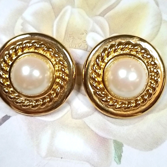 Vintage GIVENCY Large Faux Pearl Goldtone Clip Earrings RARE - Picture 3 of 10